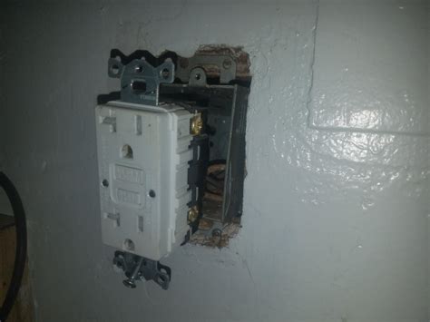 Tape around receptacle in metal box : r/electricians 